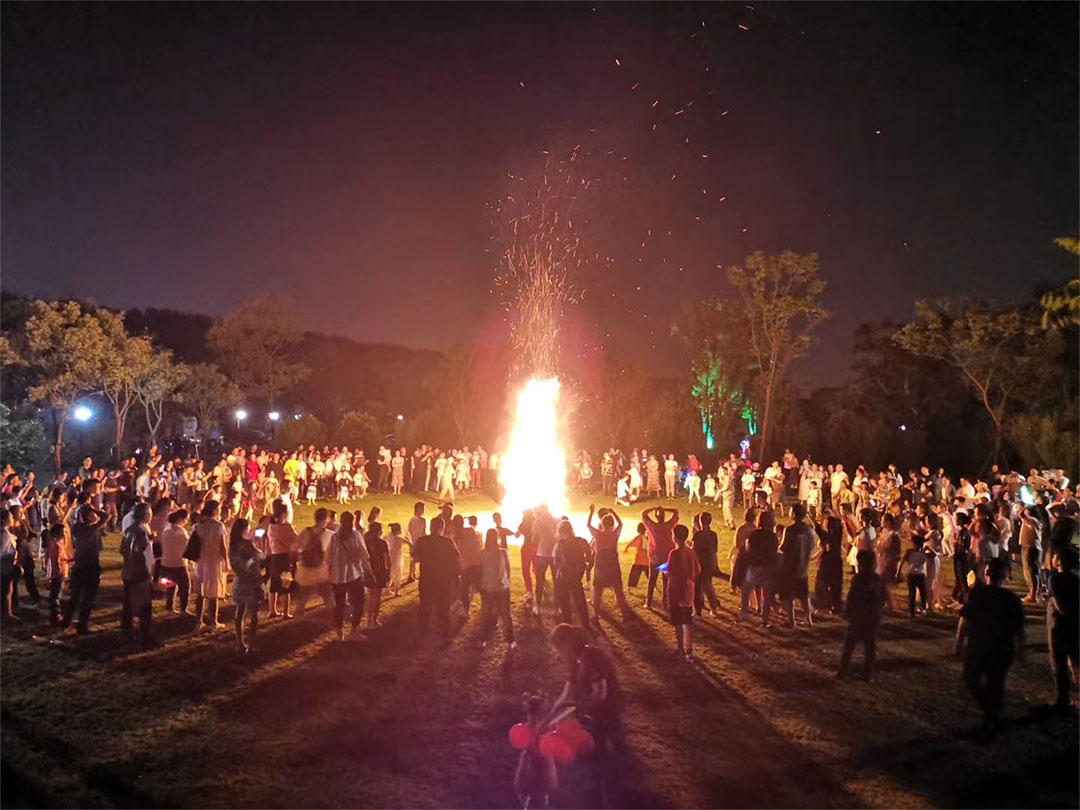 团建篝火晚会