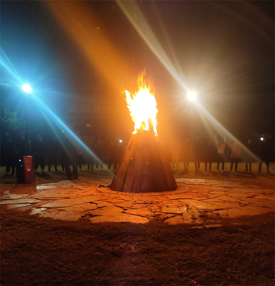 团建篝火晚会